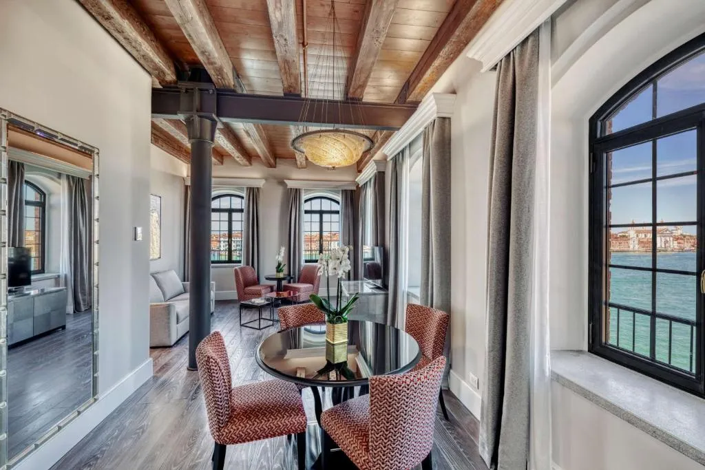 Hilton Molino Stucky Venice — Exterior, Venice
