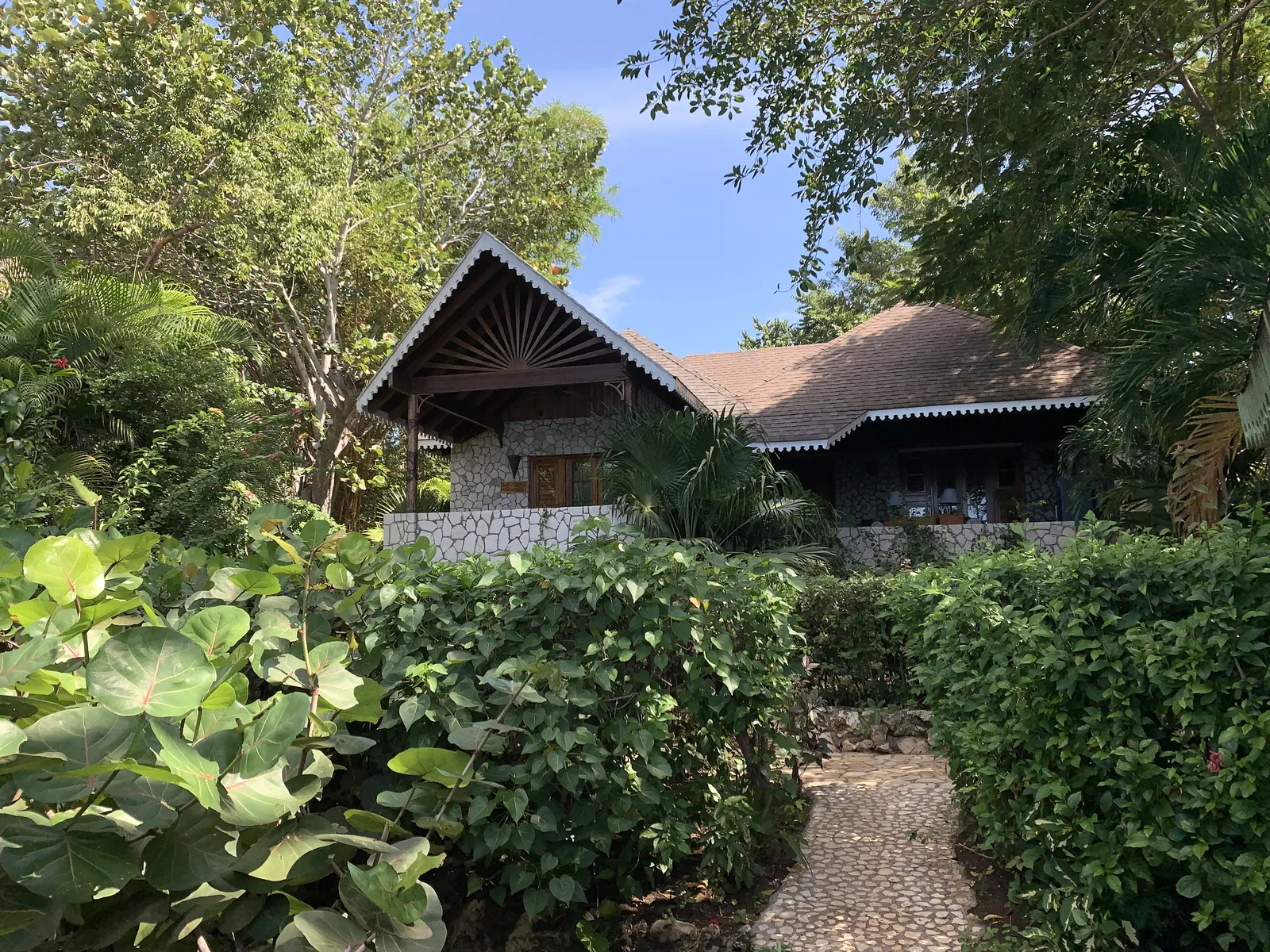 Tensing Pen — Exterior, Negril