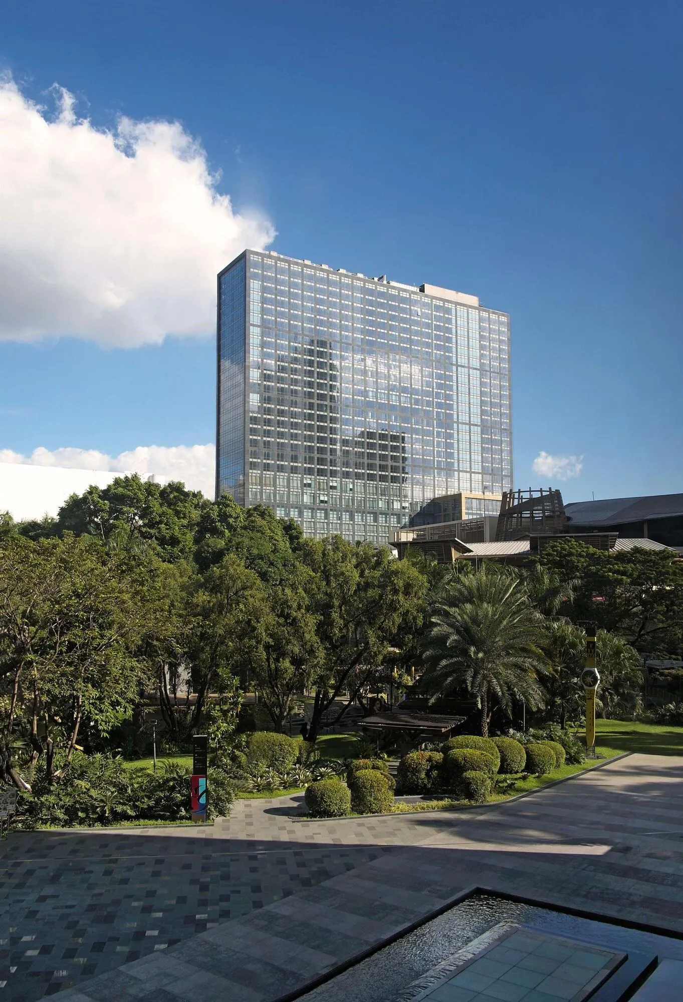 Fairmont Makati Manila — Exterior, Makati