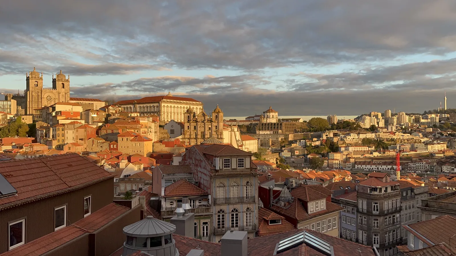 The Largo — Exterior, Porto