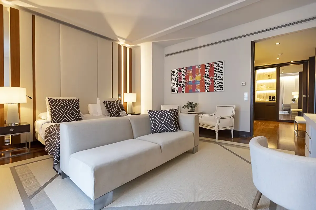 Hospes Amerigo, Alicante