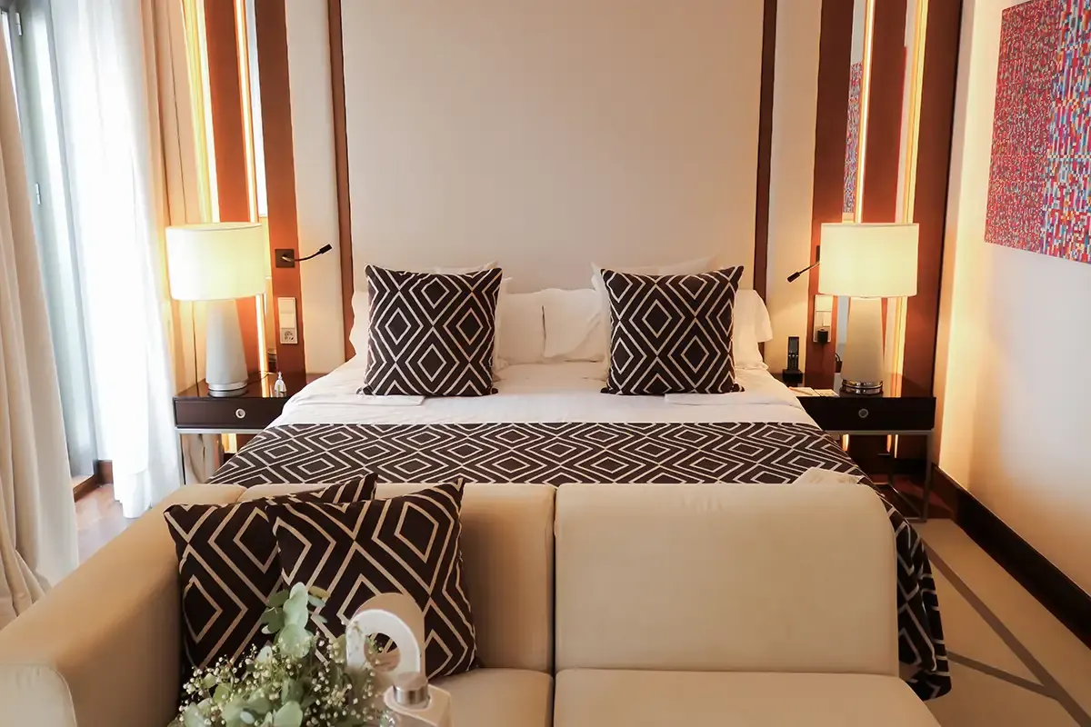 Hospes Amerigo, Alicante