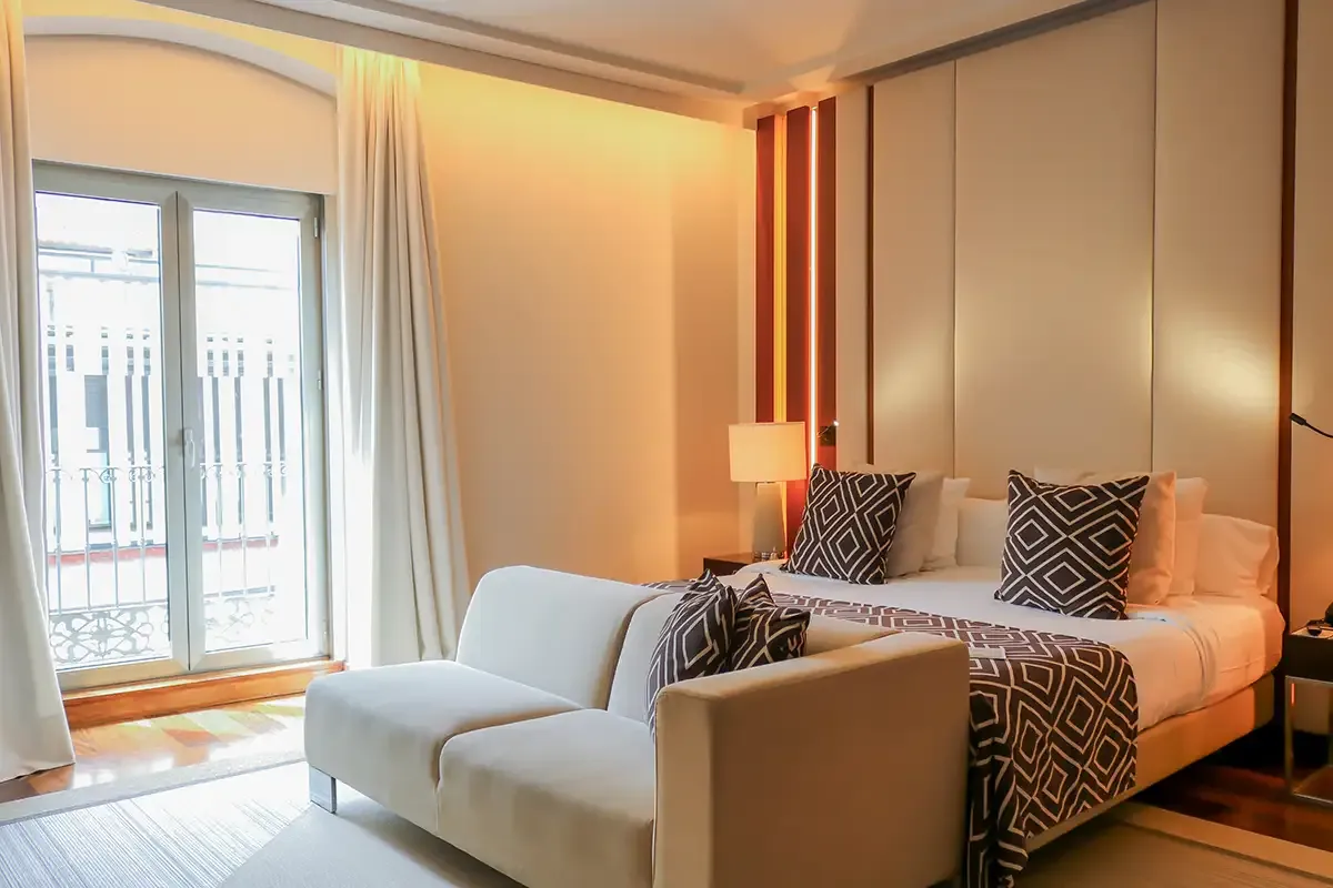 Hospes Amerigo, Alicante