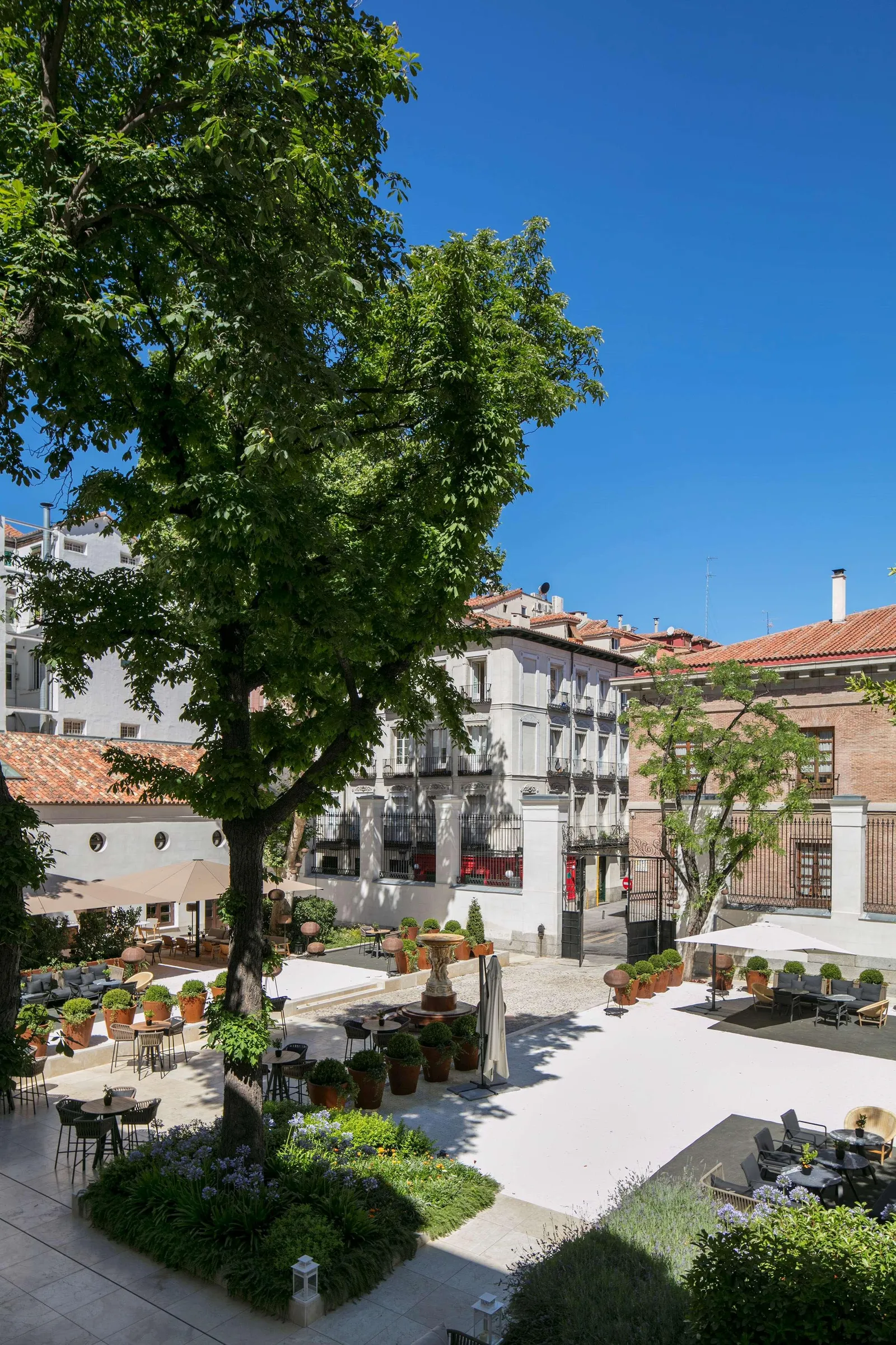 Palacio de los Duques, a Gran Melia Hotel — Exterior, Madrid