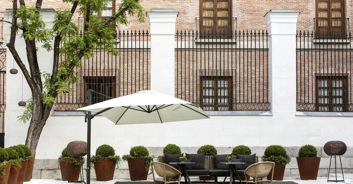 Palacio de los Duques, a Gran Melia Hotel — Exterior, Madrid