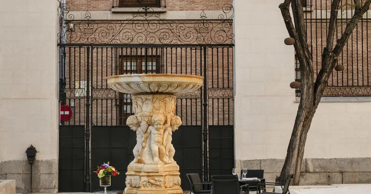 Palacio de los Duques, a Gran Melia Hotel — Exterior, Madrid