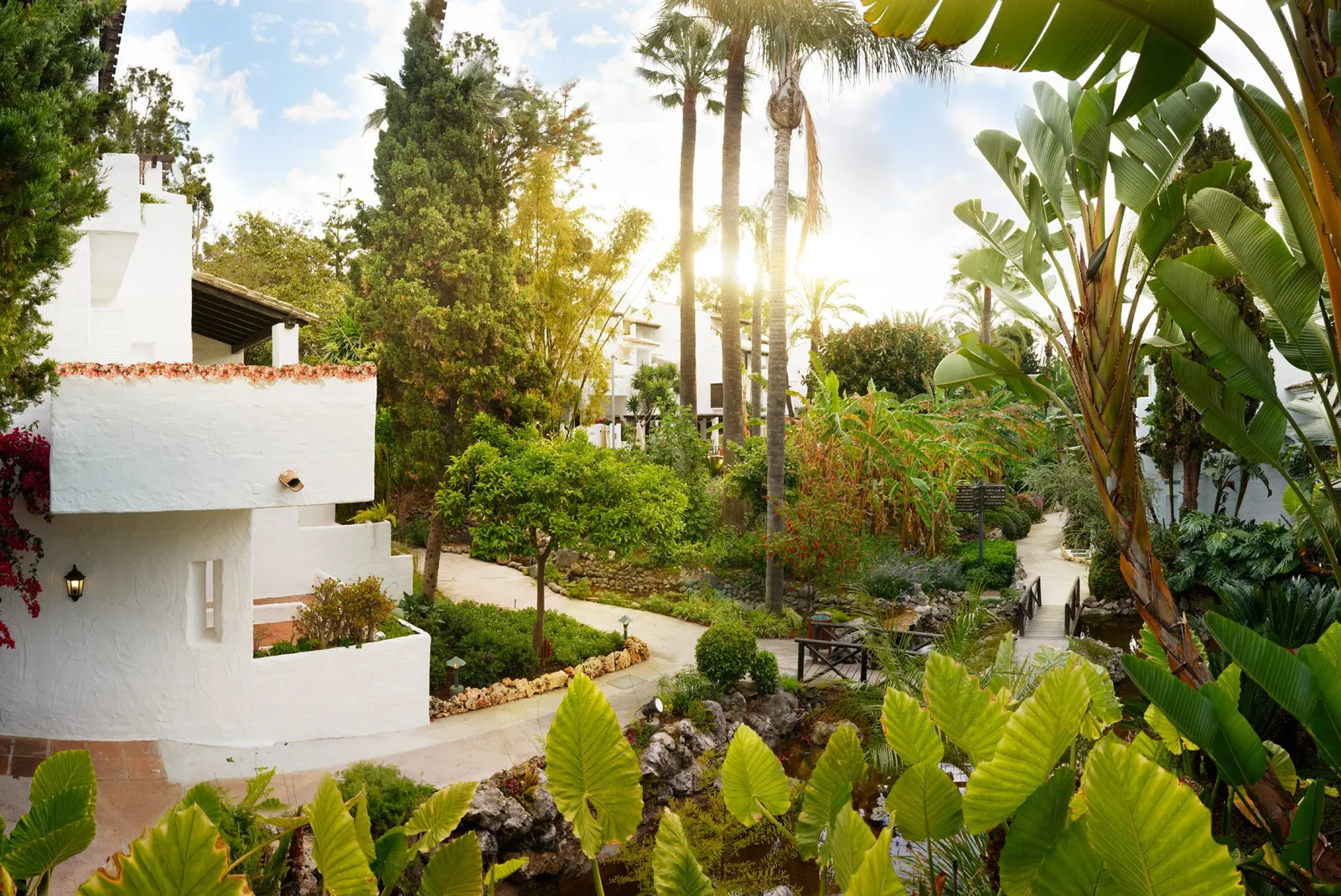 Puente Romano Beach Resort — Exterior, Marbella