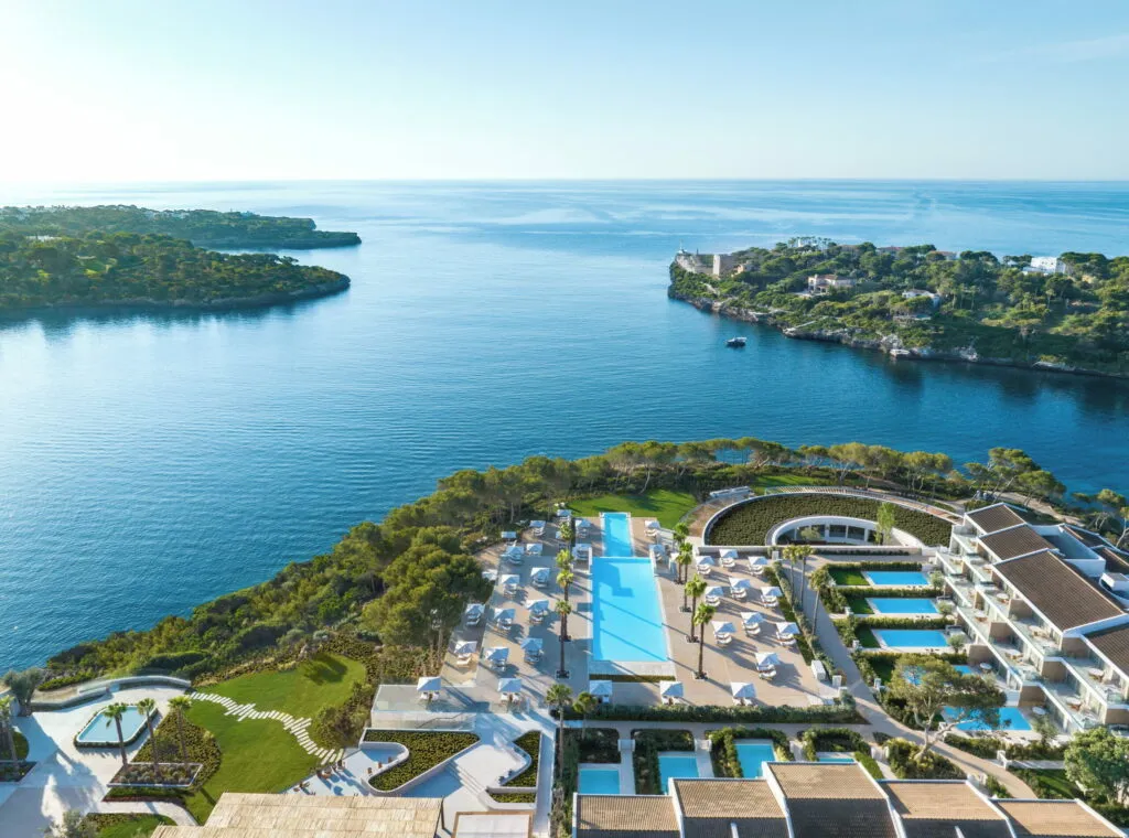 Ikos Porto Petro, Porto Petro