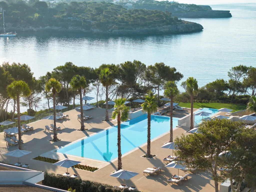Ikos Porto Petro, Porto Petro
