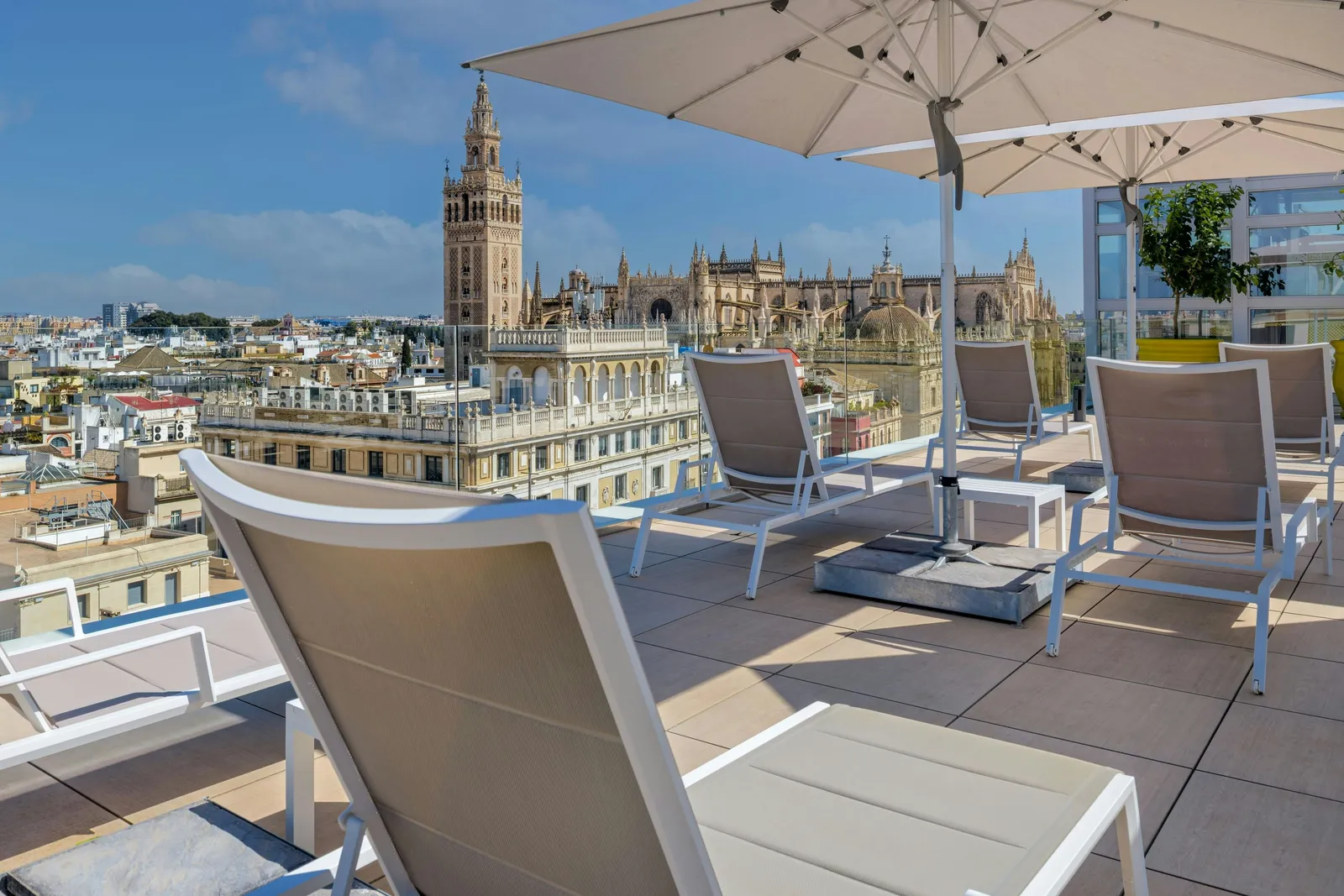 Querencia de Sevilla — Exterior, Seville
