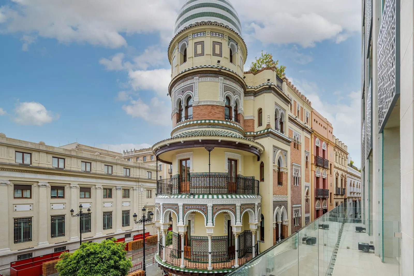 Querencia de Sevilla — Exterior, Seville