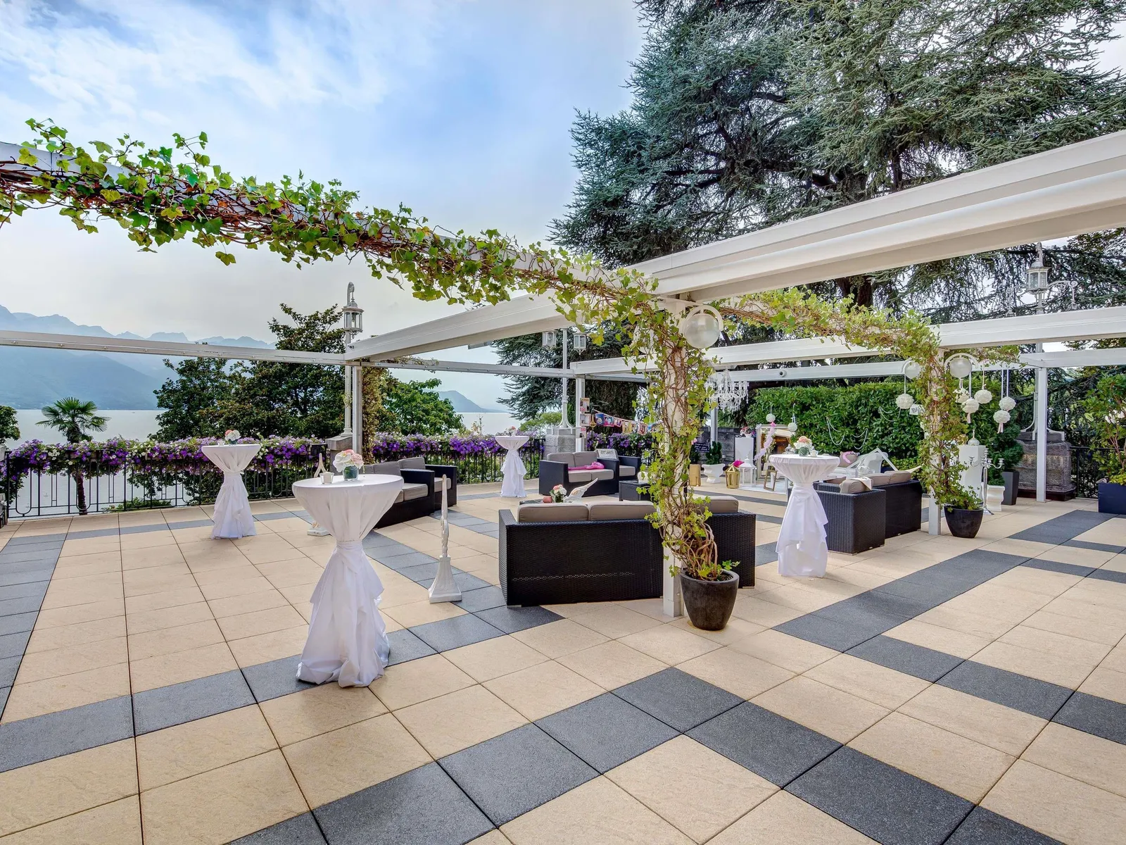 Fairmont Le Montreux Palace — Exterior, Montreux