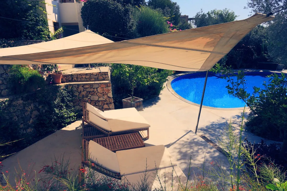 Maçakizi — Exterior, Bodrum