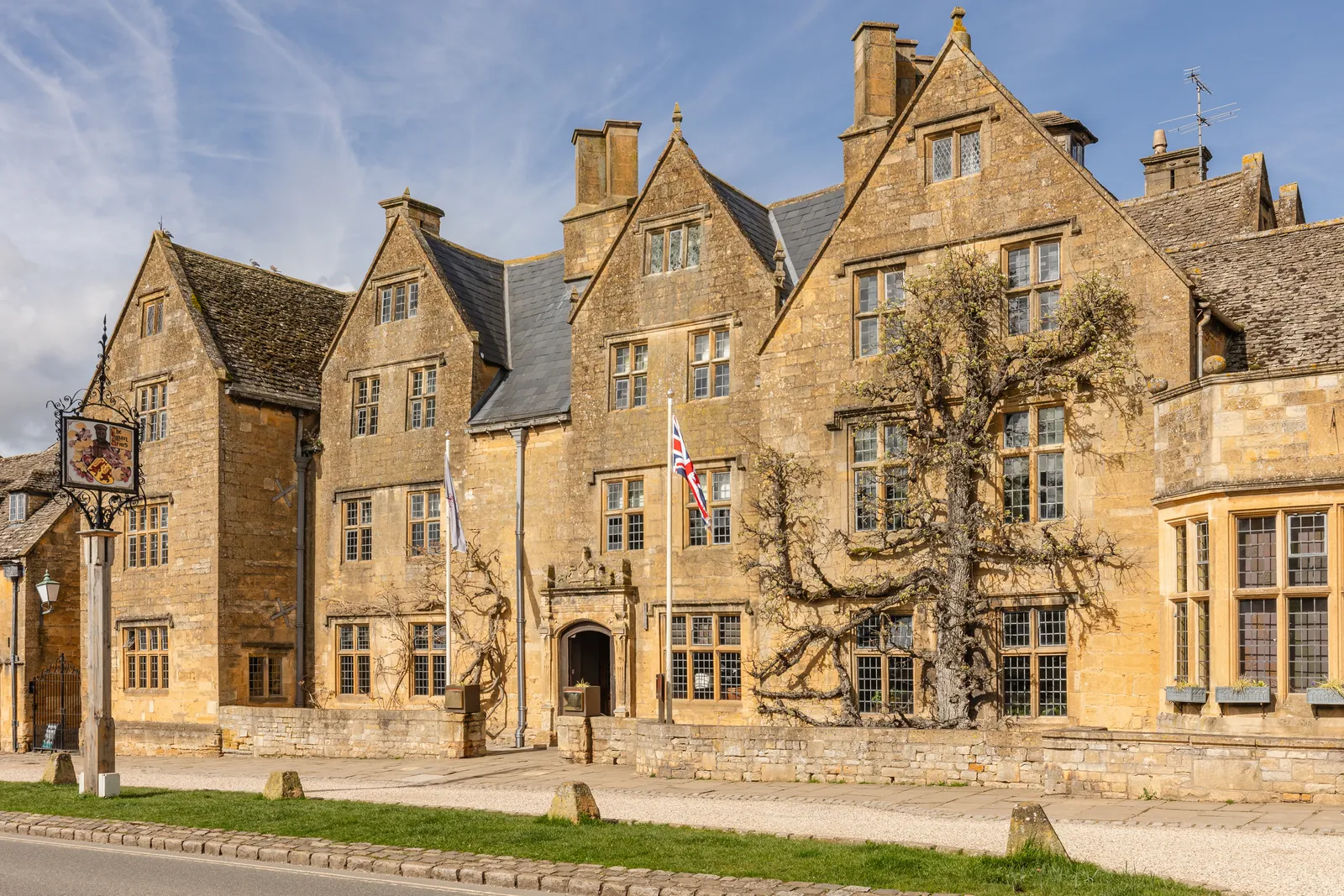 The Lygon Arms Hotel — Exterior, Broadway