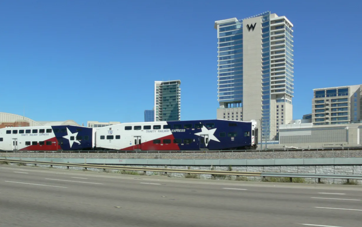 W Dallas, Dallas