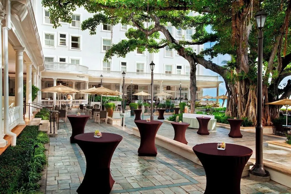 Moana Surfrider, A Westin Resort & Spa — Exterior, Honolulu