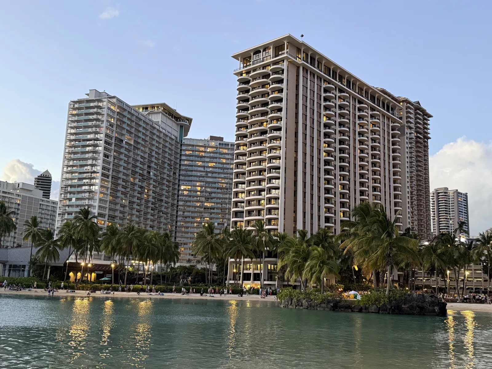 Sheraton Waikiki Beach Resort — Exterior, Honolulu