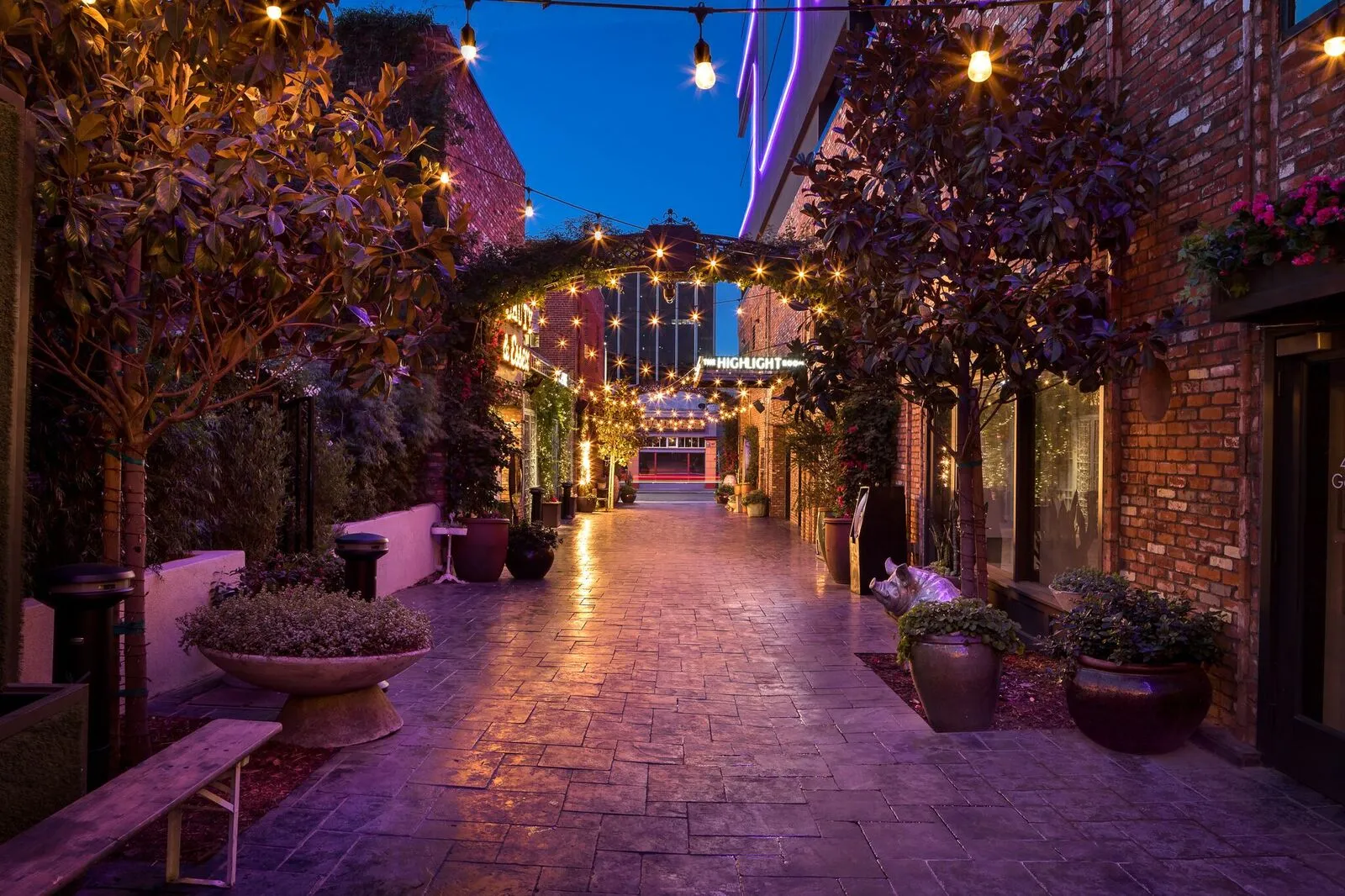 Dream Hollywood — Exterior, Los Angeles