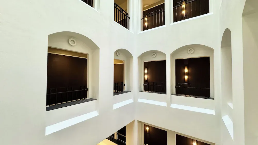 Kimpton RiverPlace Hotel — Exterior, Portland