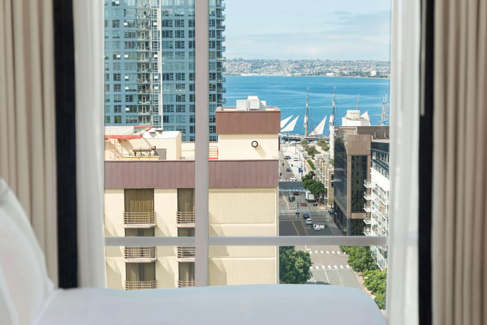 Carte Hotel San Diego Downtown, Curio Collection by Hilton — Exterior, San Diego