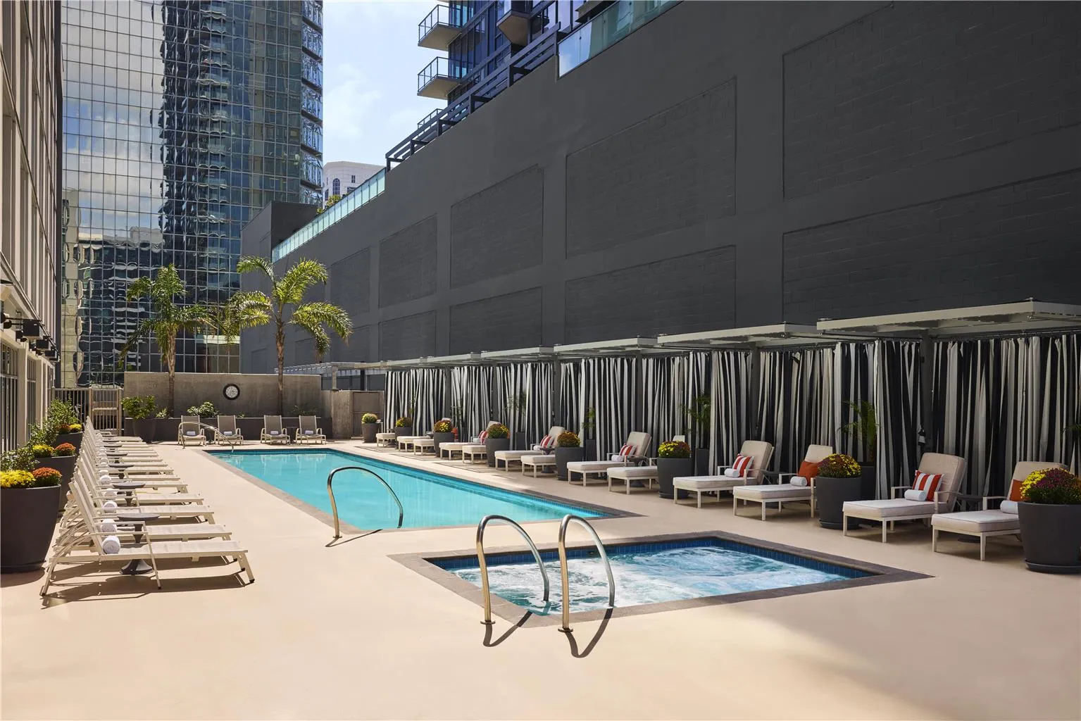 Carte Hotel San Diego Downtown, Curio Collection by Hilton — Exterior, San Diego