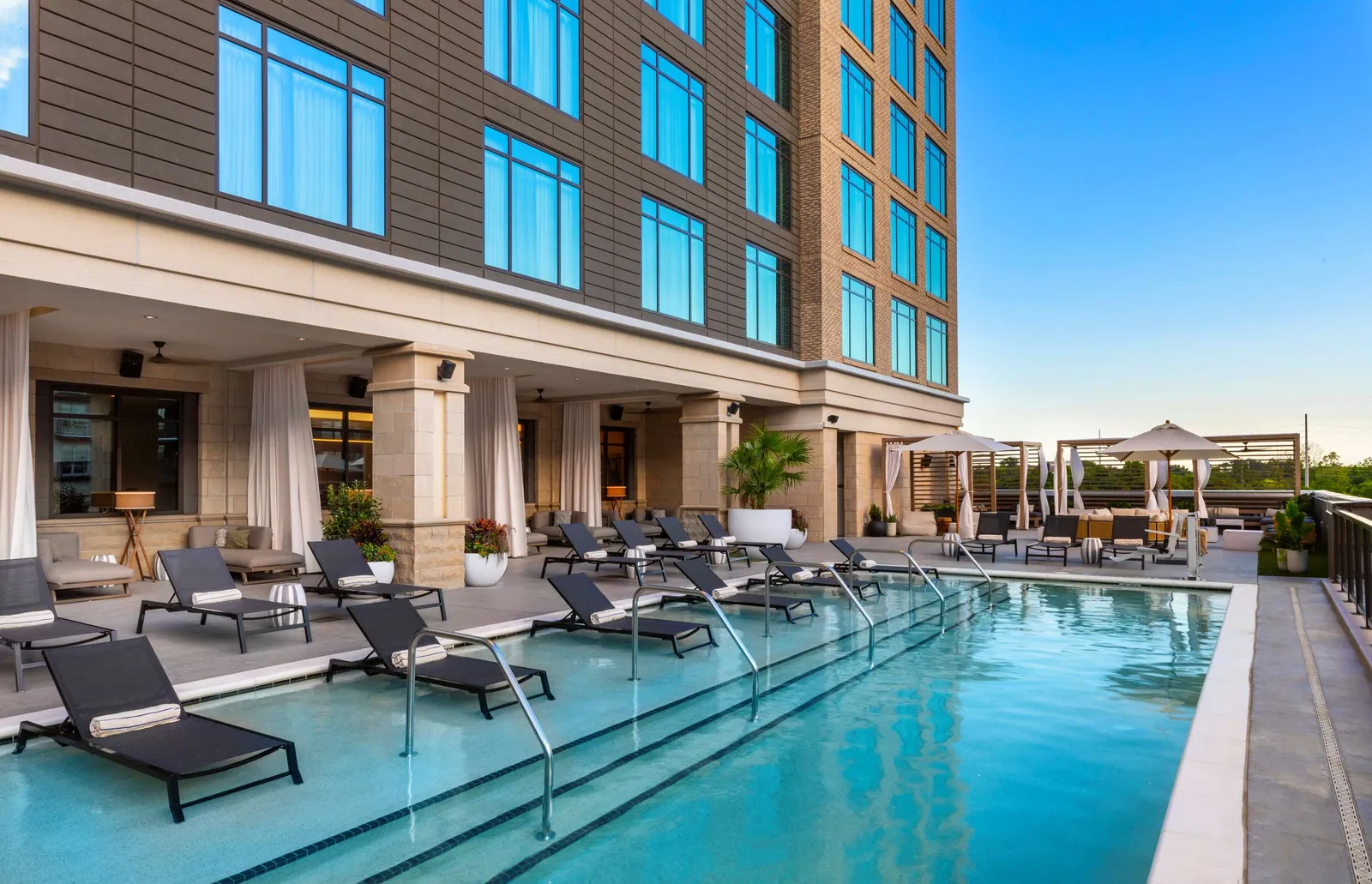 Thompson Savannah — Exterior, Savannah