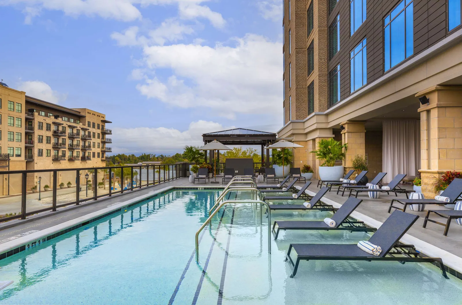 Thompson Savannah — Exterior, Savannah