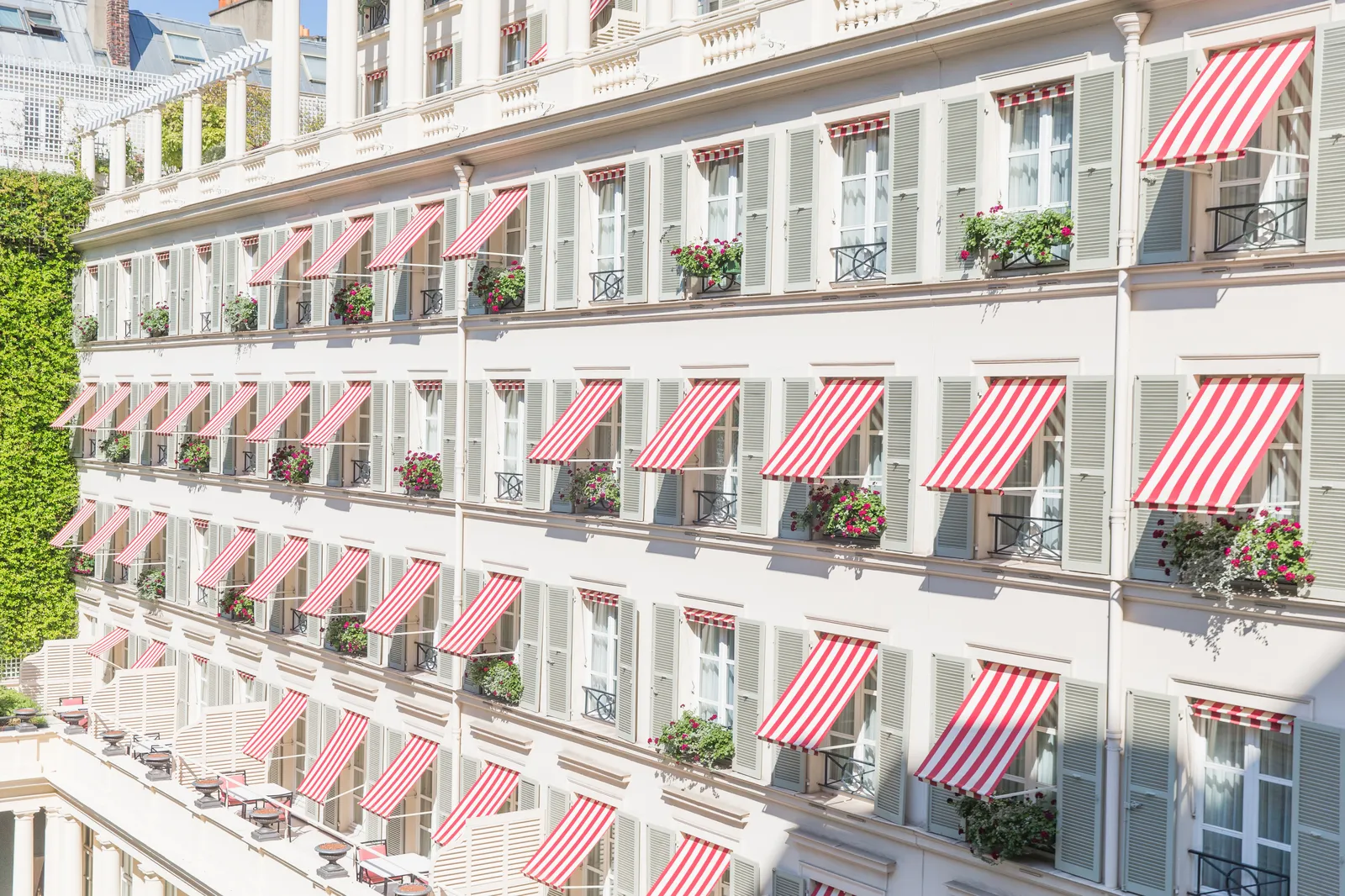 Le Bristol — Exterior, Paris