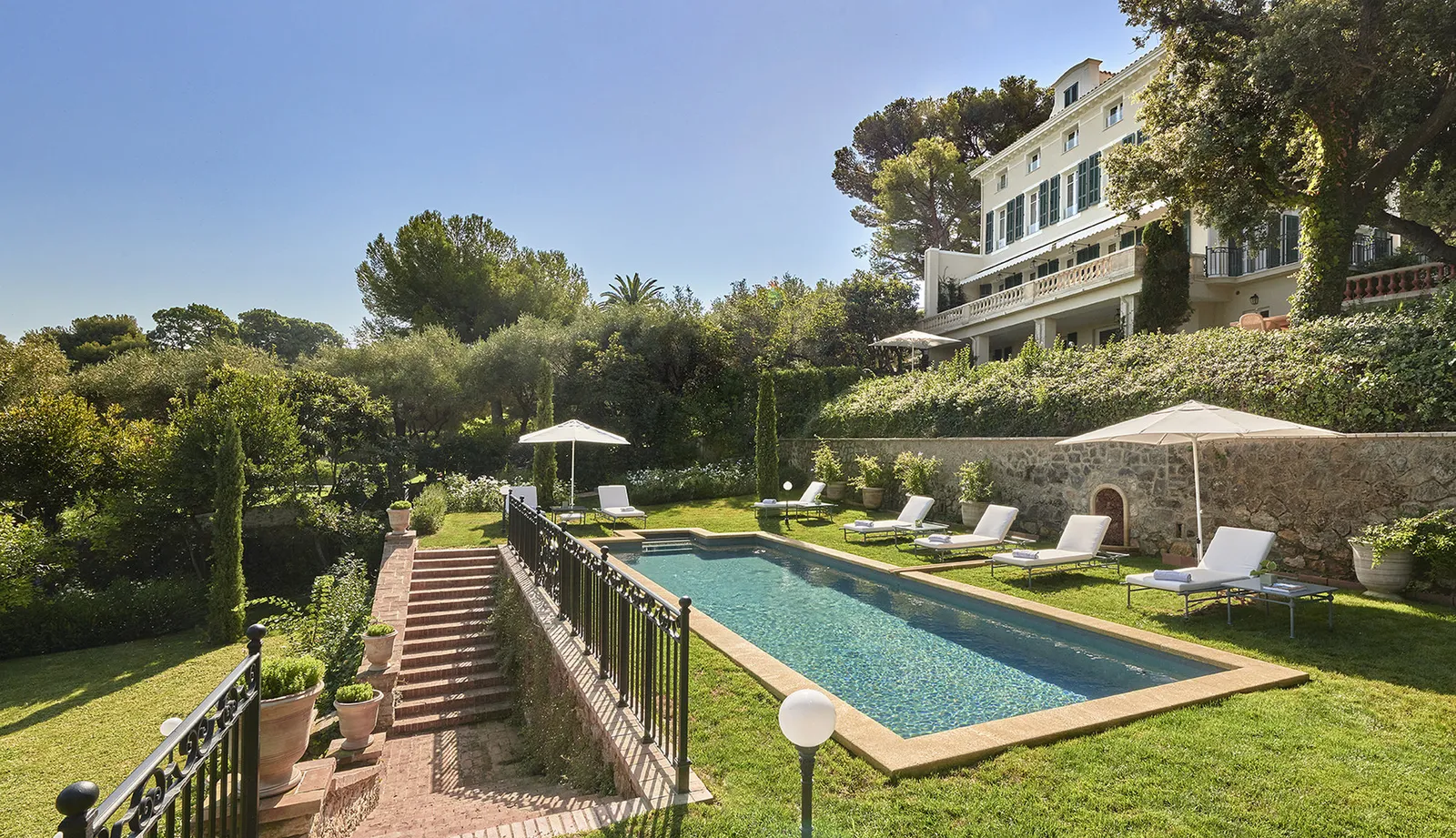 Hotel du Cap-Eden-Roc — Exterior, Antibes
