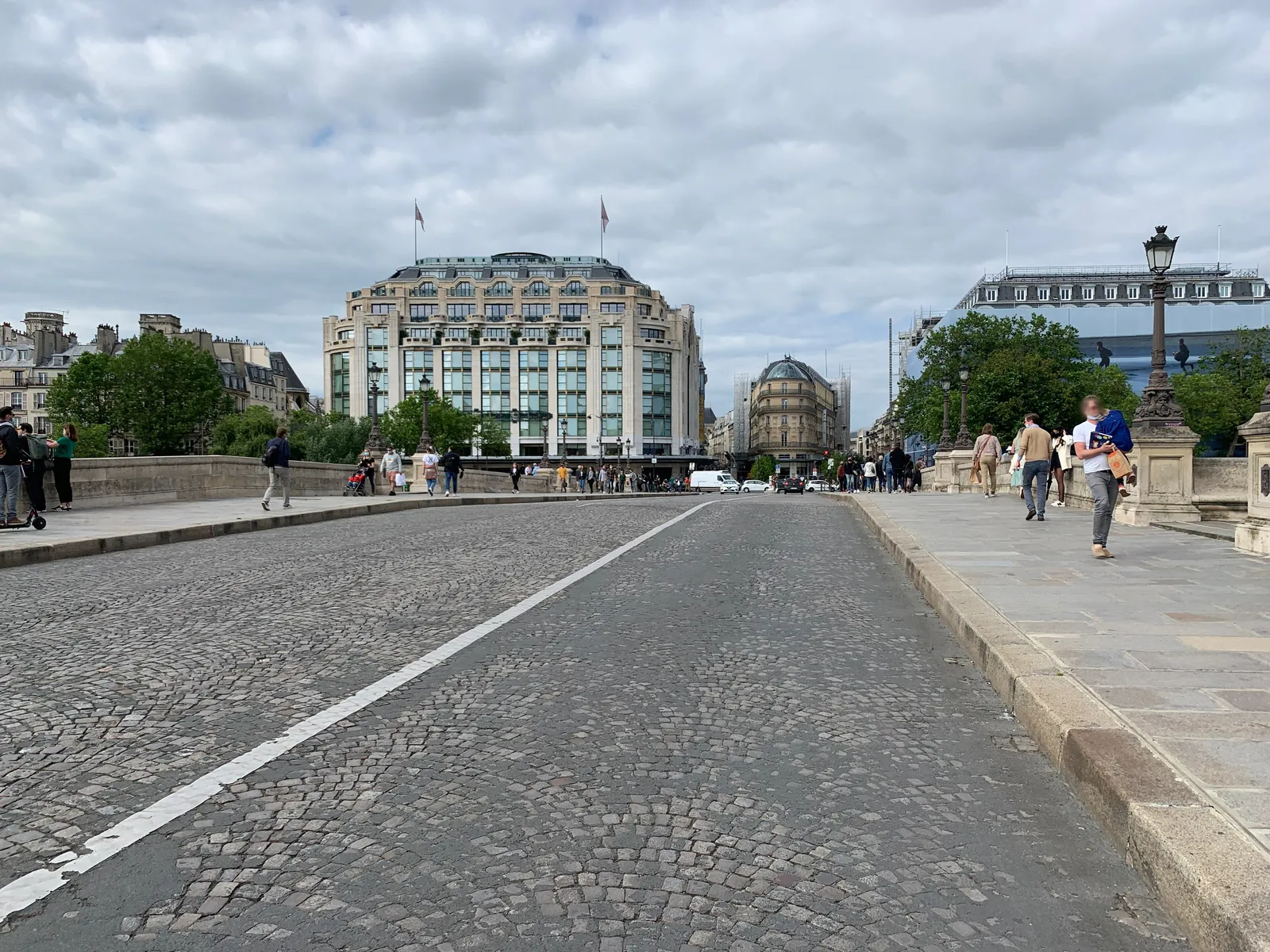 Cheval Blanc Paris, Paris