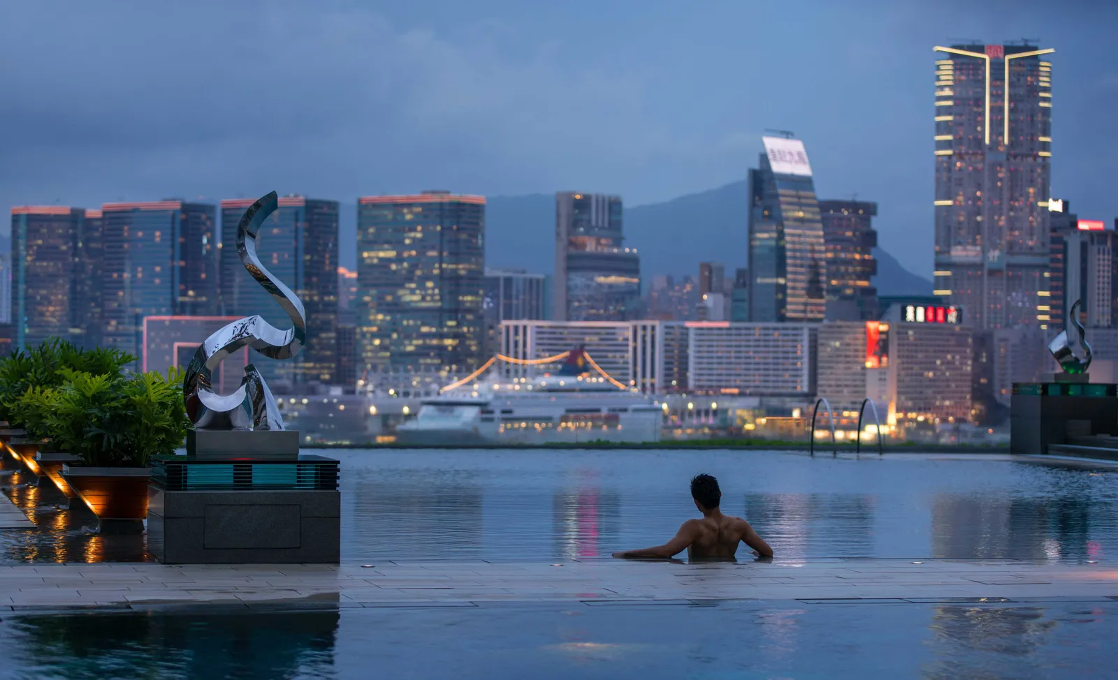 Four Seasons Hotel Hong Kong — Exterior, Hong Kong