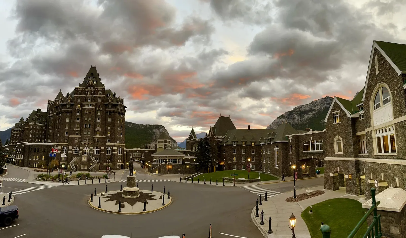 Fairmont Banff Springs Hotel — Exterior, Banff