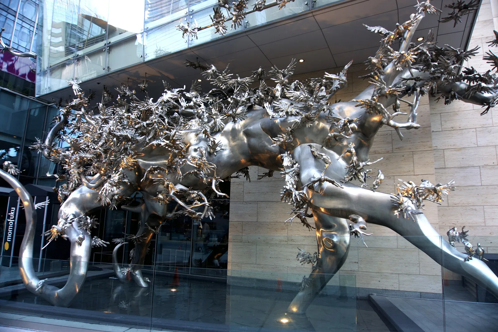 Shangri-La Hotel, Toronto, Toronto