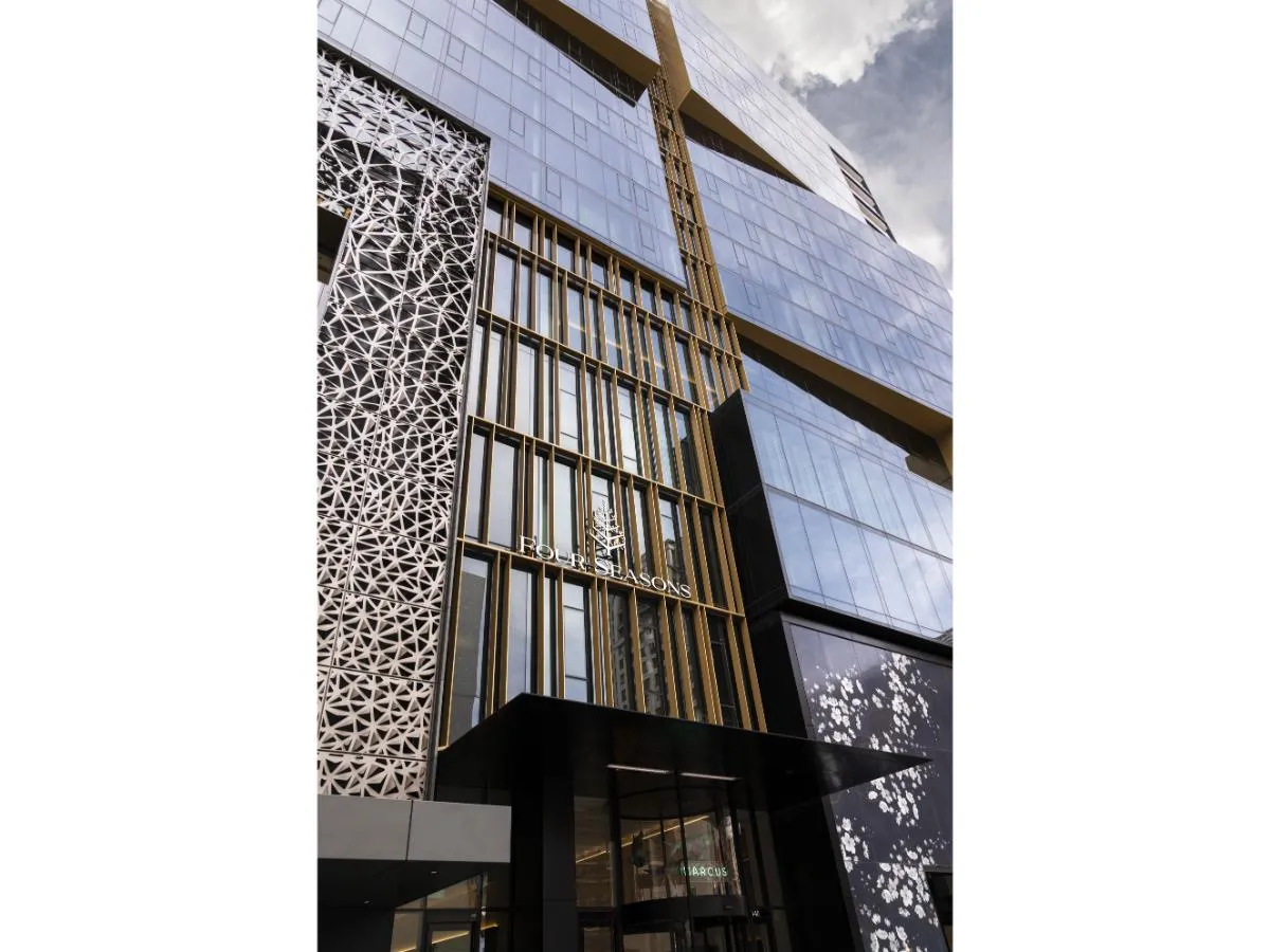 Four Seasons Hotel Montreal — Exterior, Montréal