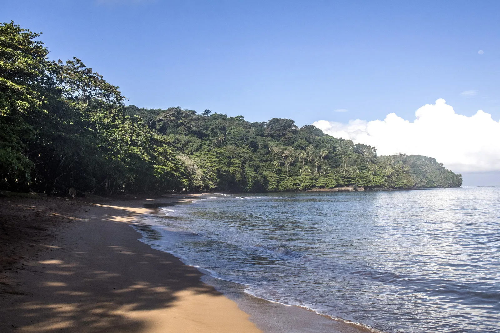 Sundy Praia, Praia