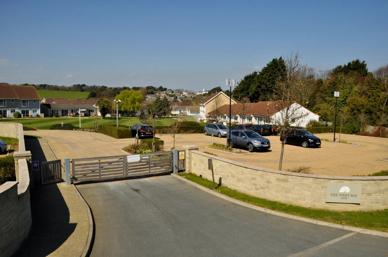 West Bay Club, West Bay
