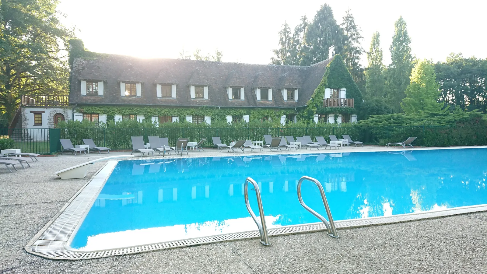 Auberge Des Templiers — Exterior, Gien