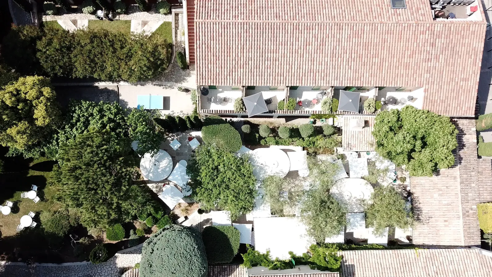 Auberge De Cassagne Spa — Exterior, Le Pontet