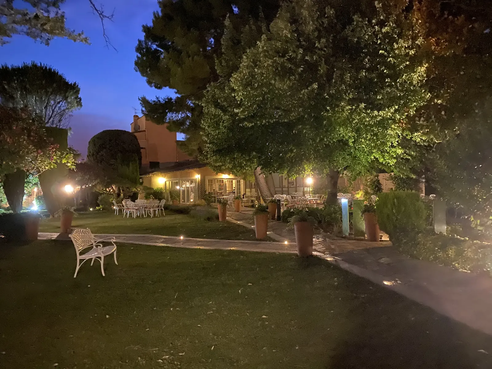 Auberge De Cassagne Spa — Exterior, Le Pontet