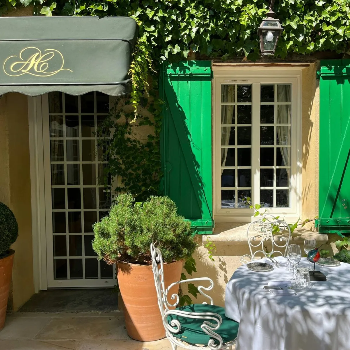 Auberge De Cassagne Spa — Exterior, Le Pontet