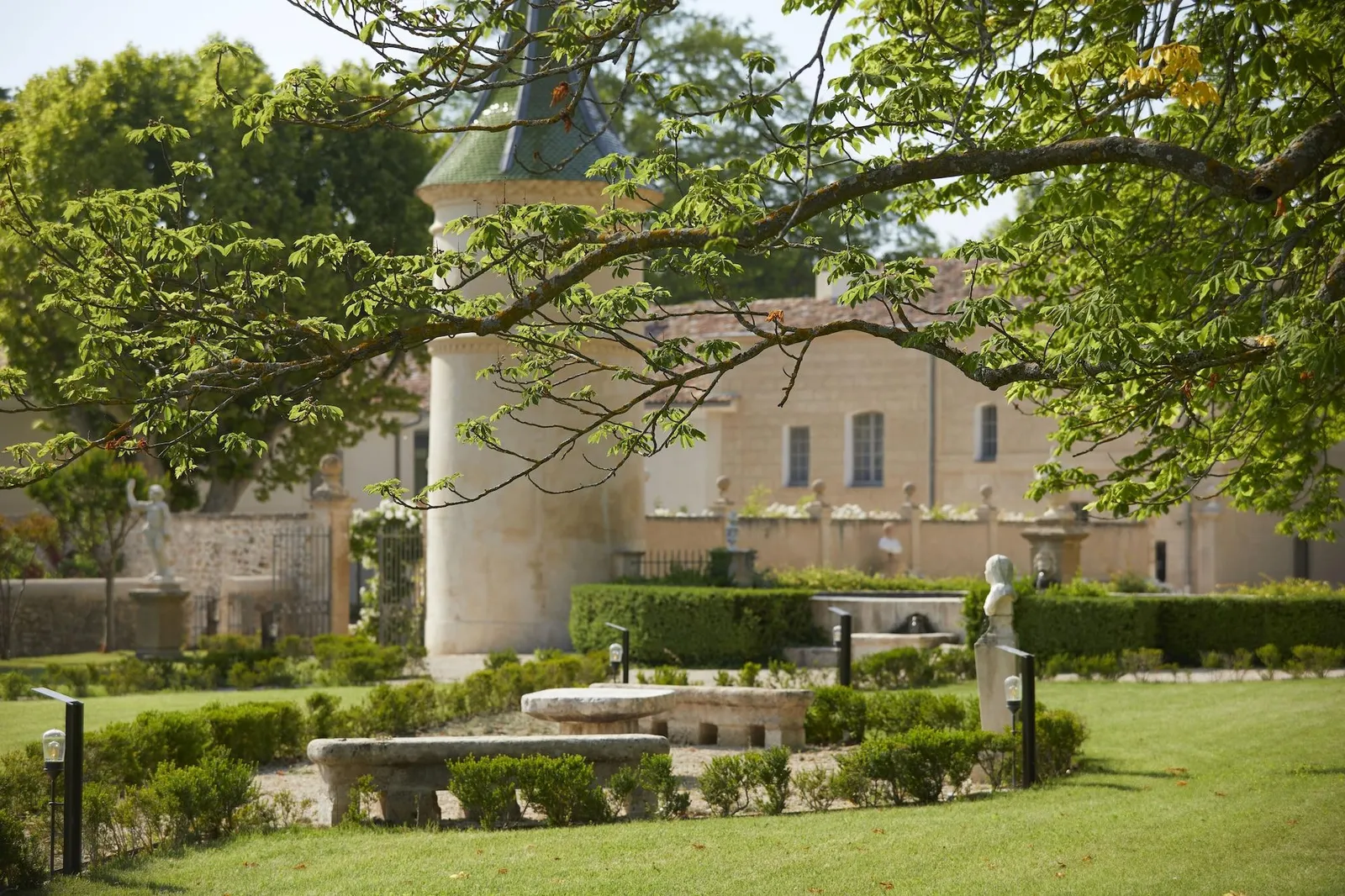 Chateau De Fonscolombe — Exterior, Le Puy-Sainte-Réparade