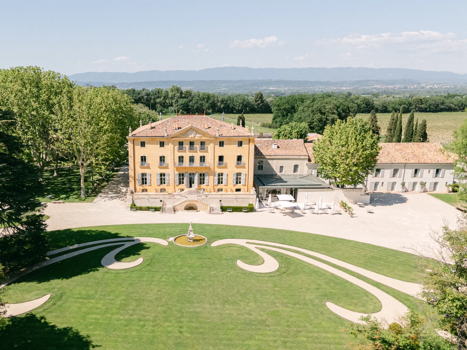 Chateau De Fonscolombe — Exterior, Le Puy-Sainte-Réparade
