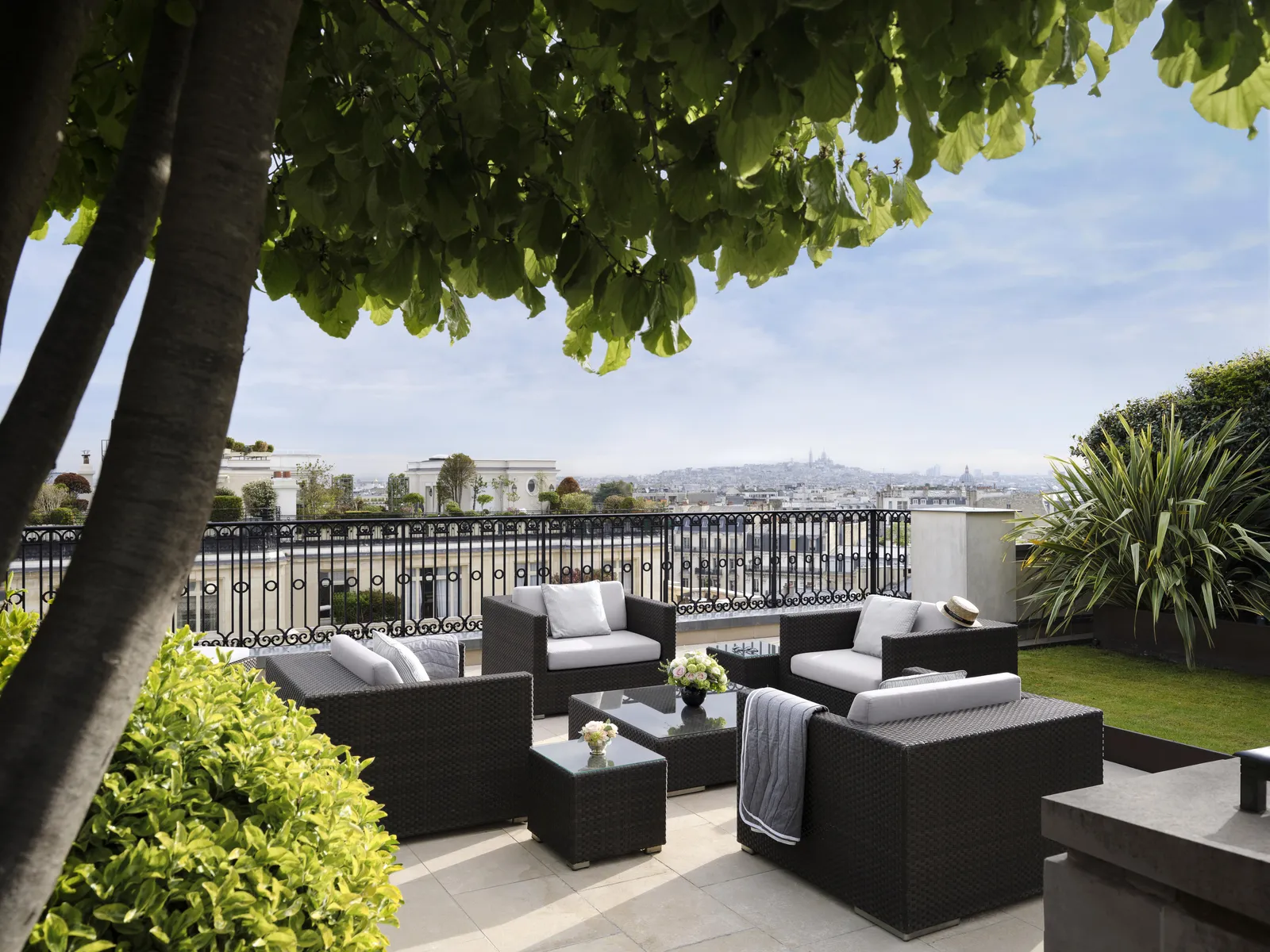The Peninsula Paris — Exterior, Paris