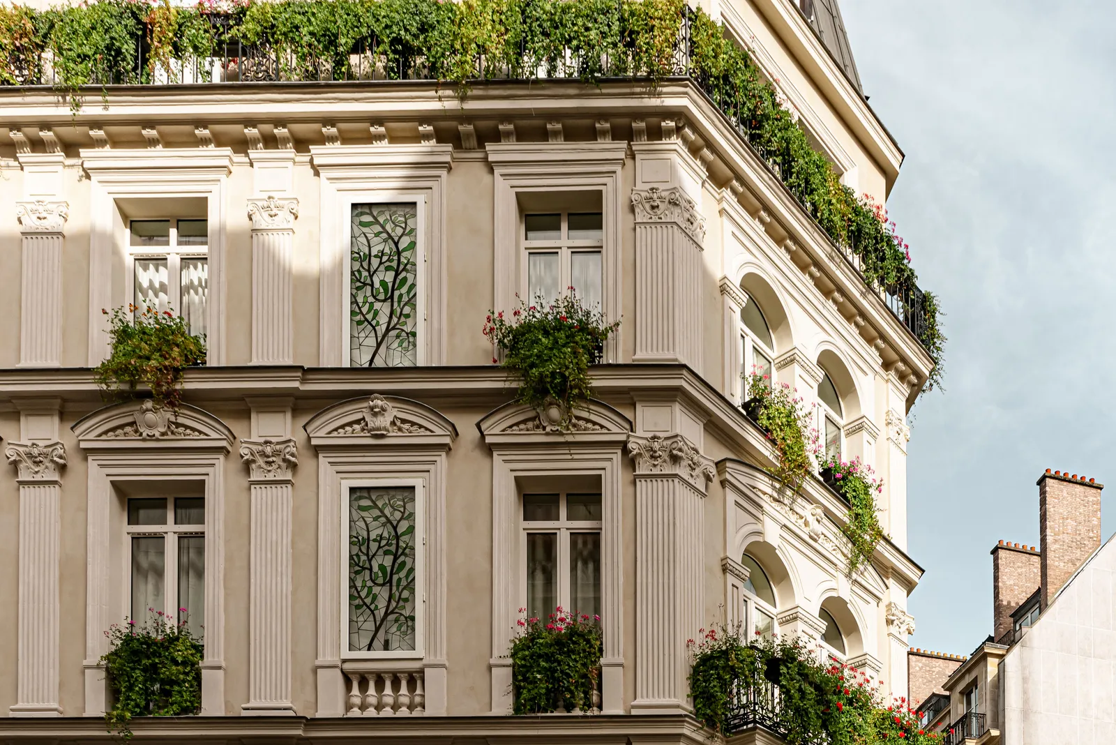 Chateau Des Fleurs — Exterior, Paris