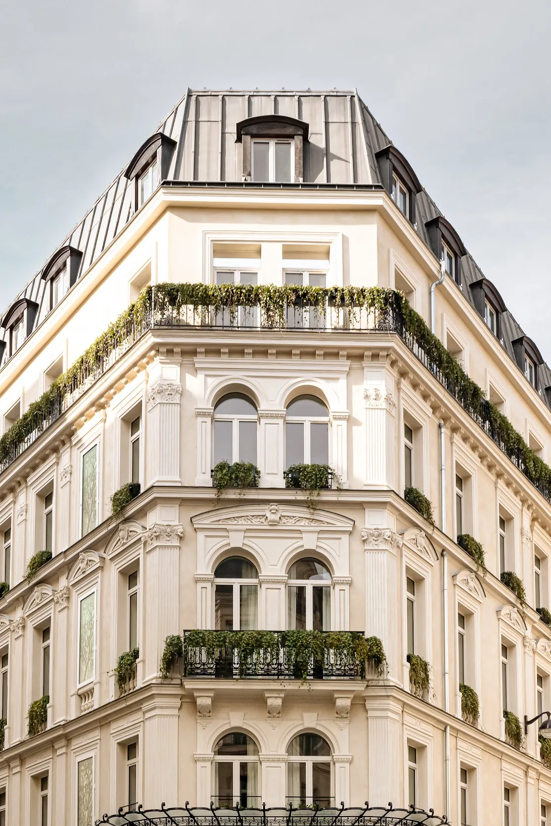 Chateau Des Fleurs — Exterior, Paris