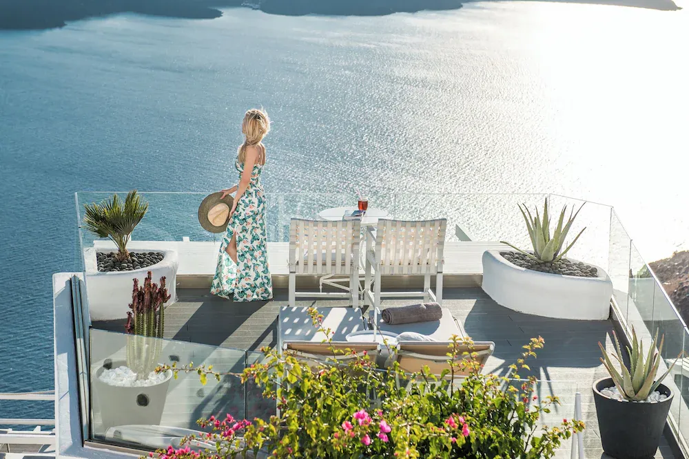 On The Rocks — Exterior, Imerovigli