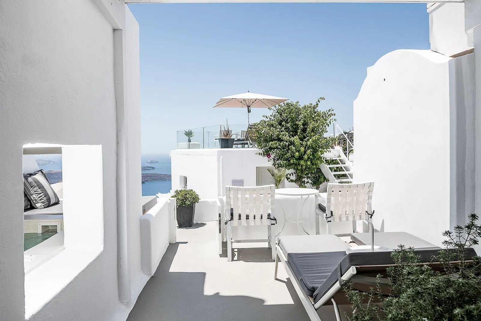 On The Rocks — Exterior, Imerovigli