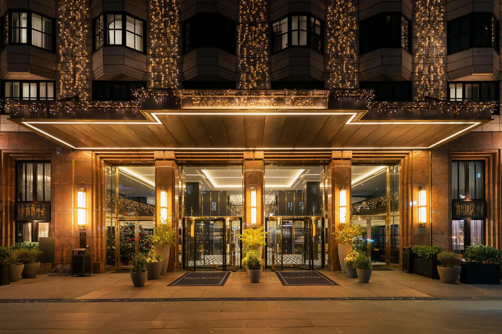 Hilton Vienna Plaza — Exterior, Vienna