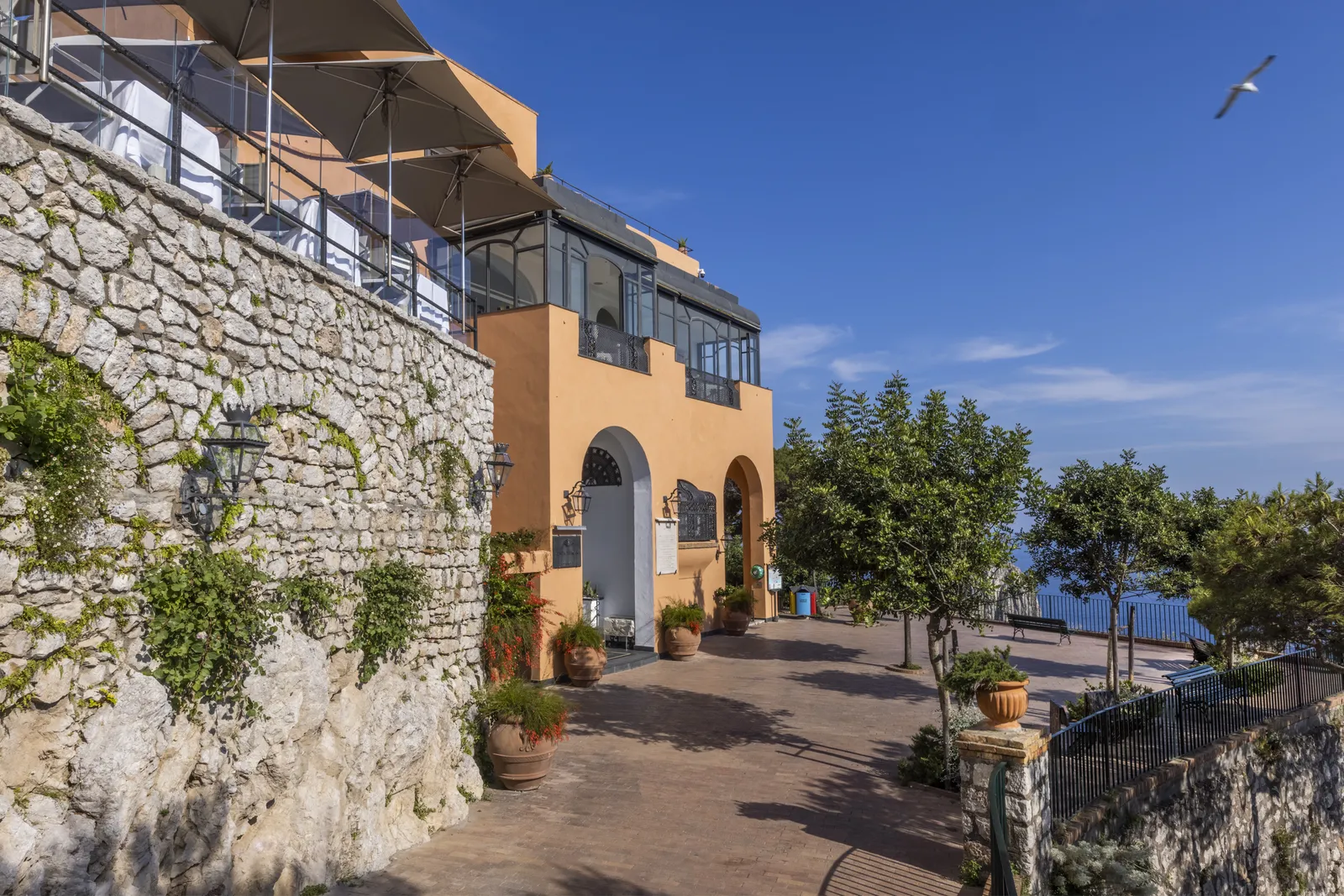 Punta Tragara Hotel — Exterior, Capri