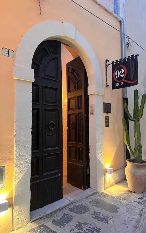 Q92 Noto Hotel — Exterior, Noto